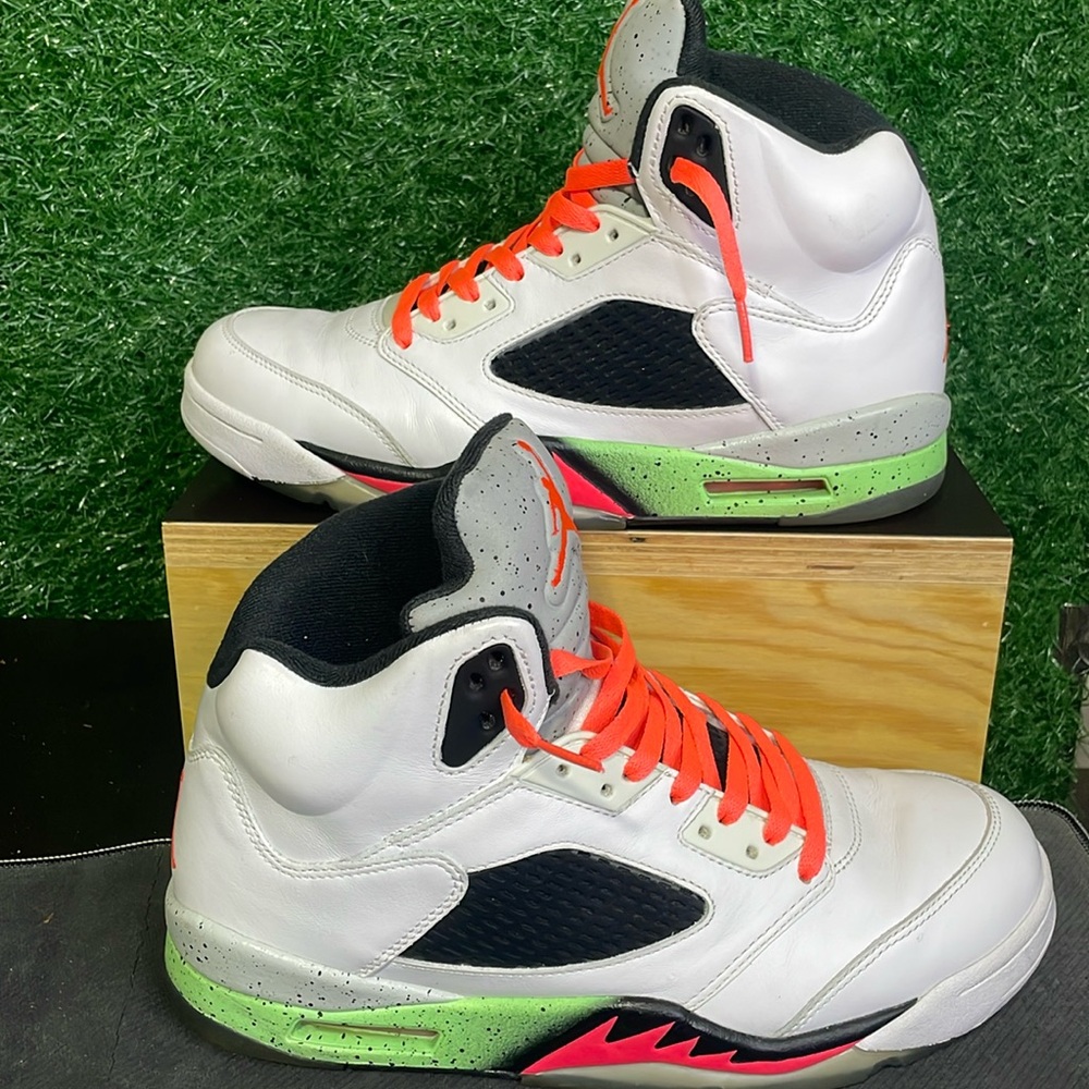 Air Jordan Retro 5’s Poison 🔥🔥 Size 9